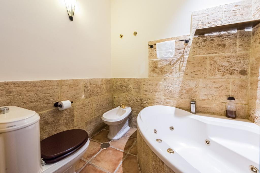 Downtown Jacuzzi Apartment Madrid Luaran gambar