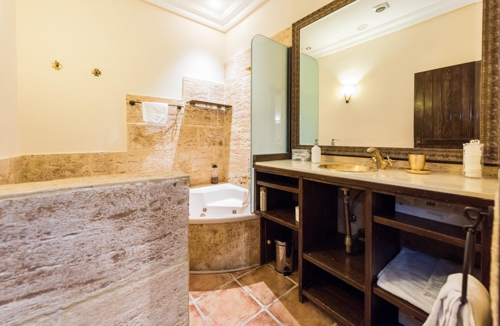 Downtown Jacuzzi Apartment Madrid Luaran gambar